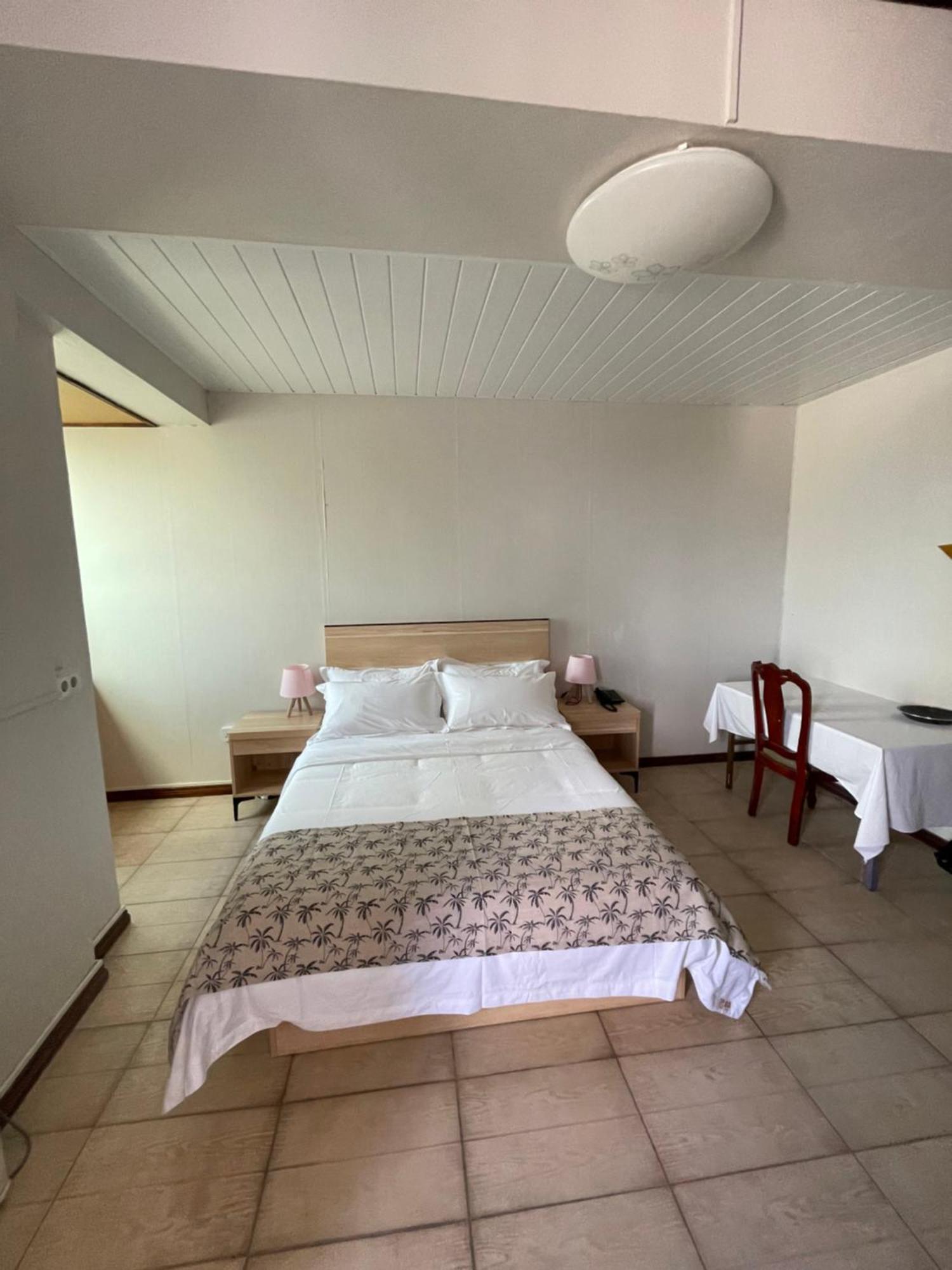 Kirin Guesthouse&Restaurant Port Louis Værelse billede